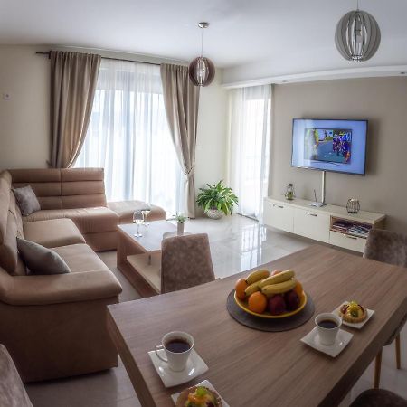 Ralux Apartman Teodo Esterno foto