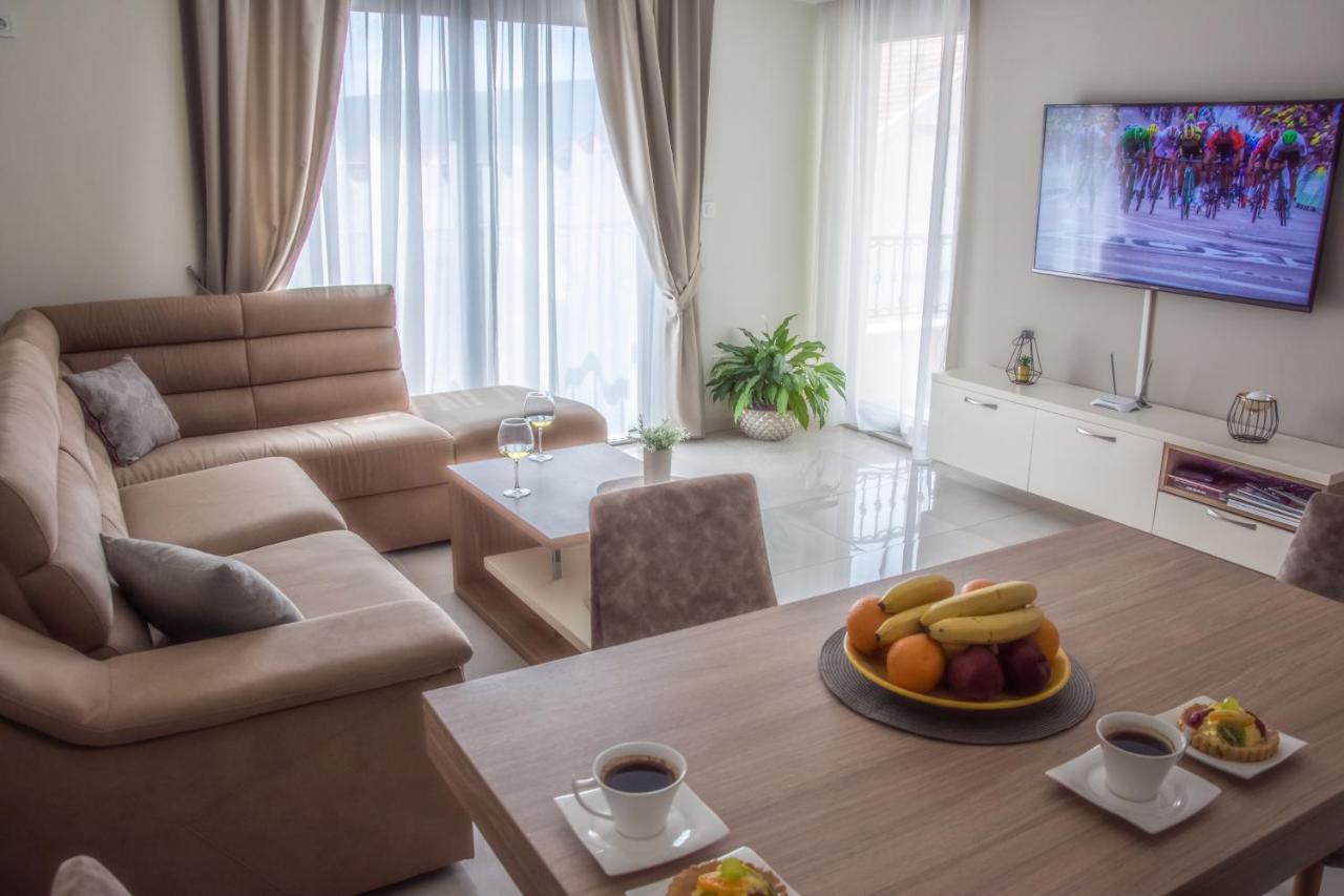 Ralux Apartman Teodo Esterno foto