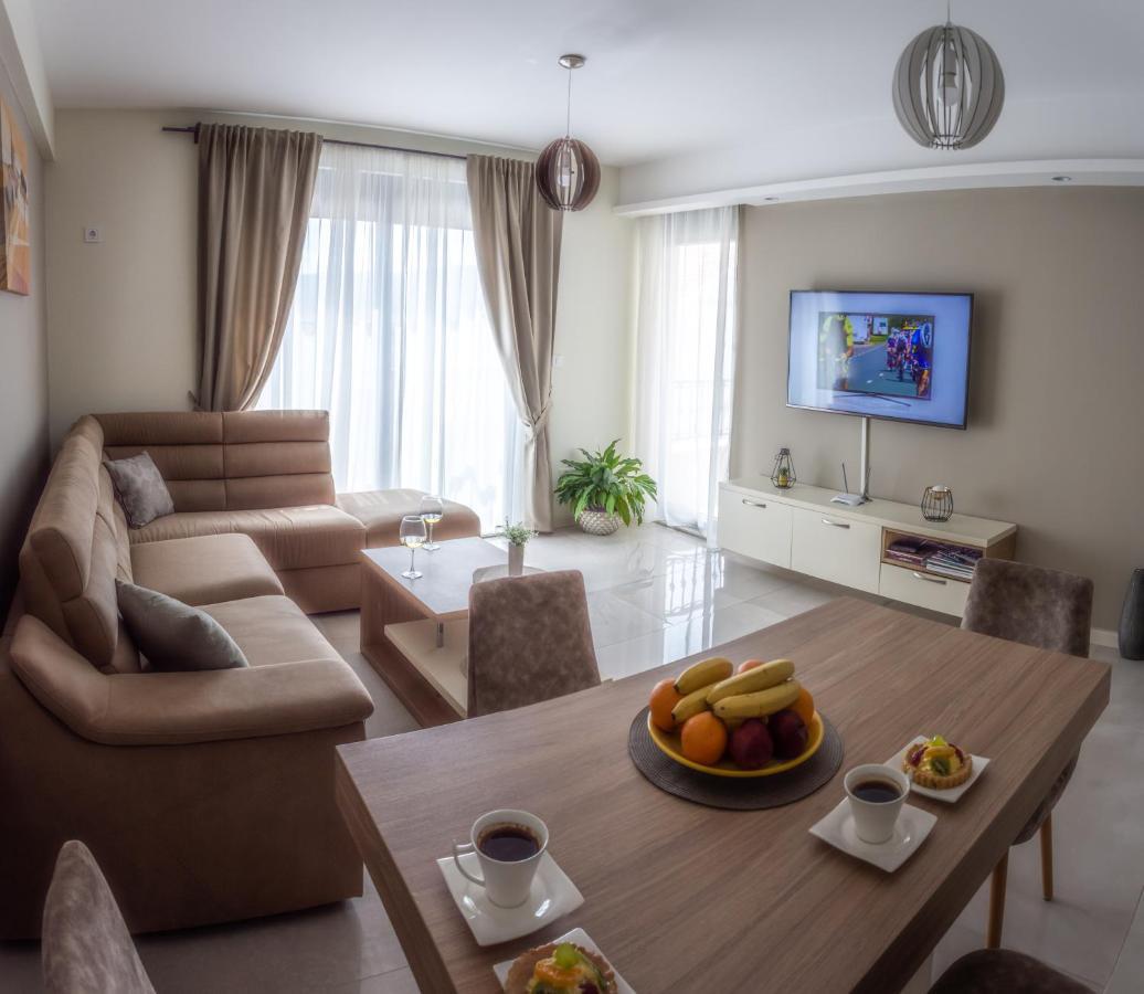 Ralux Apartman Teodo Esterno foto